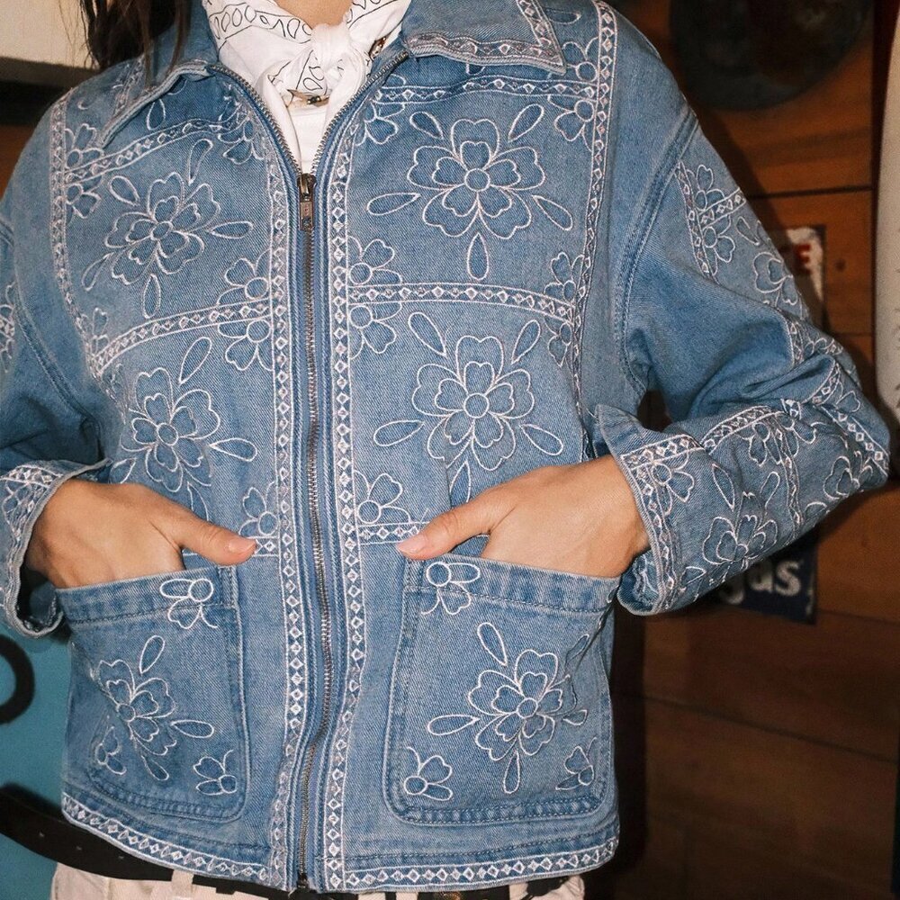 Blue Casual Women's Flower Embroidery Denim Jacket - Picture 4 of 11